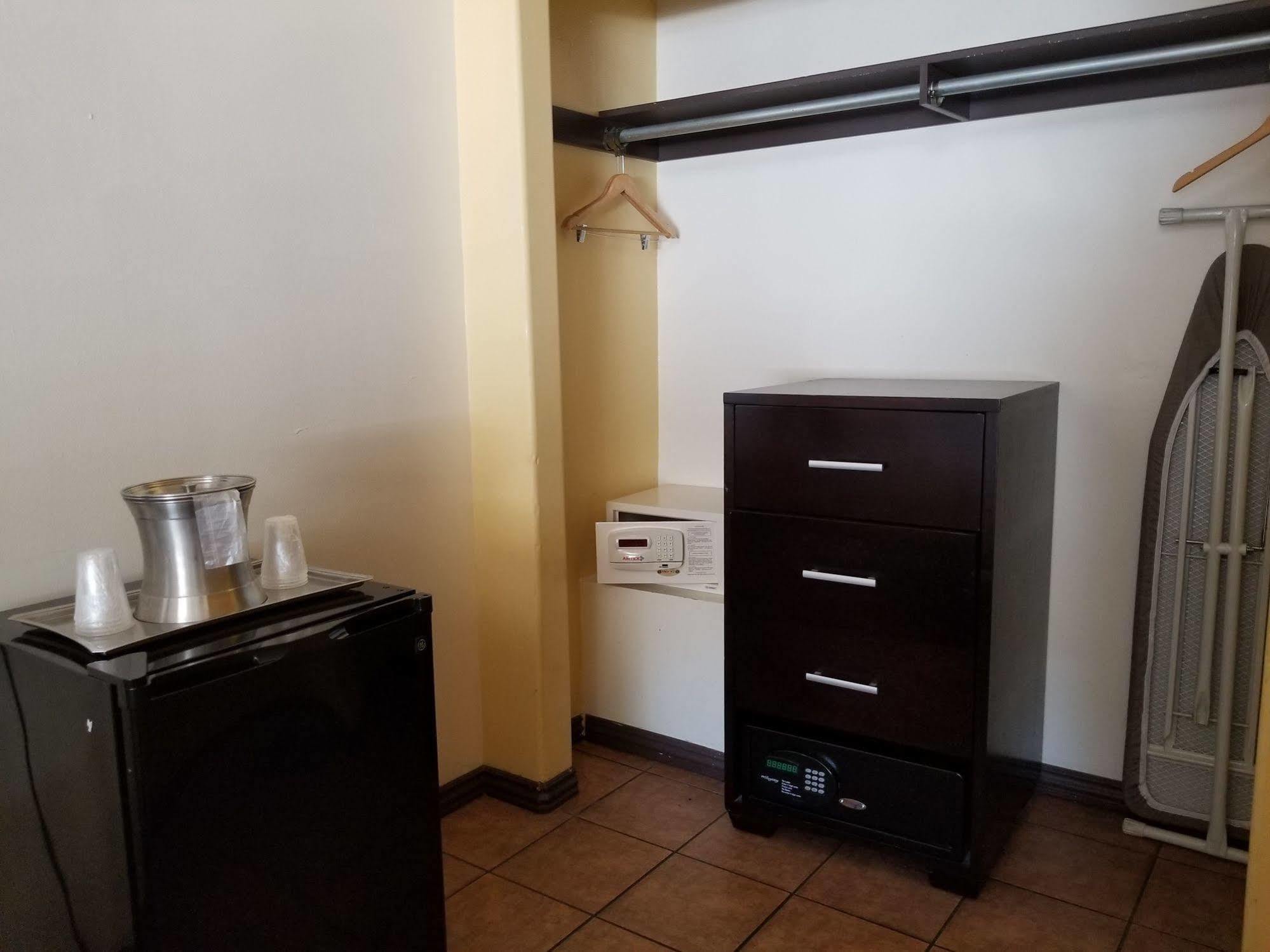 Casa Bella Downtown La Motel