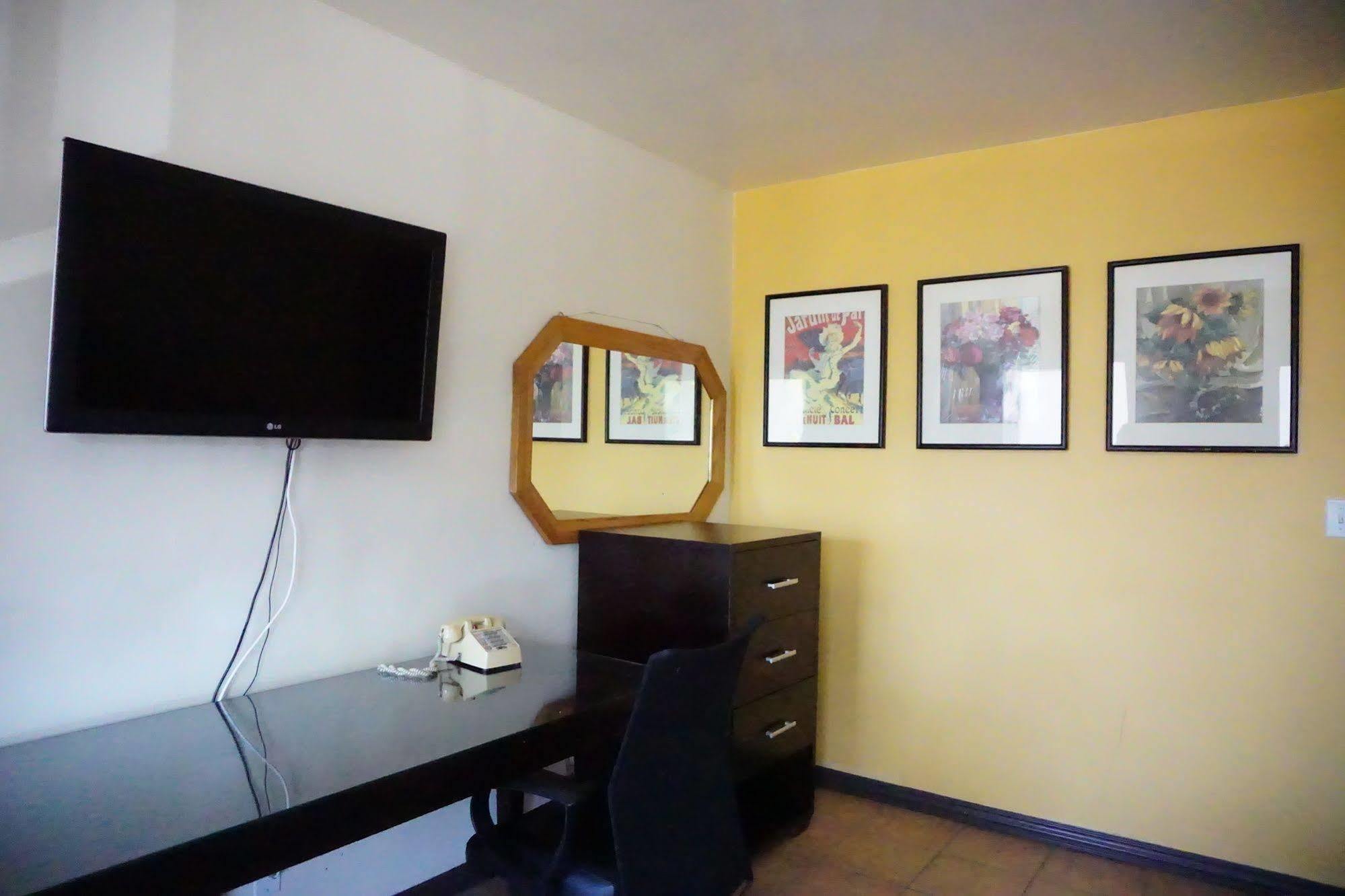 Motel Casa Bella Downtown La 2*