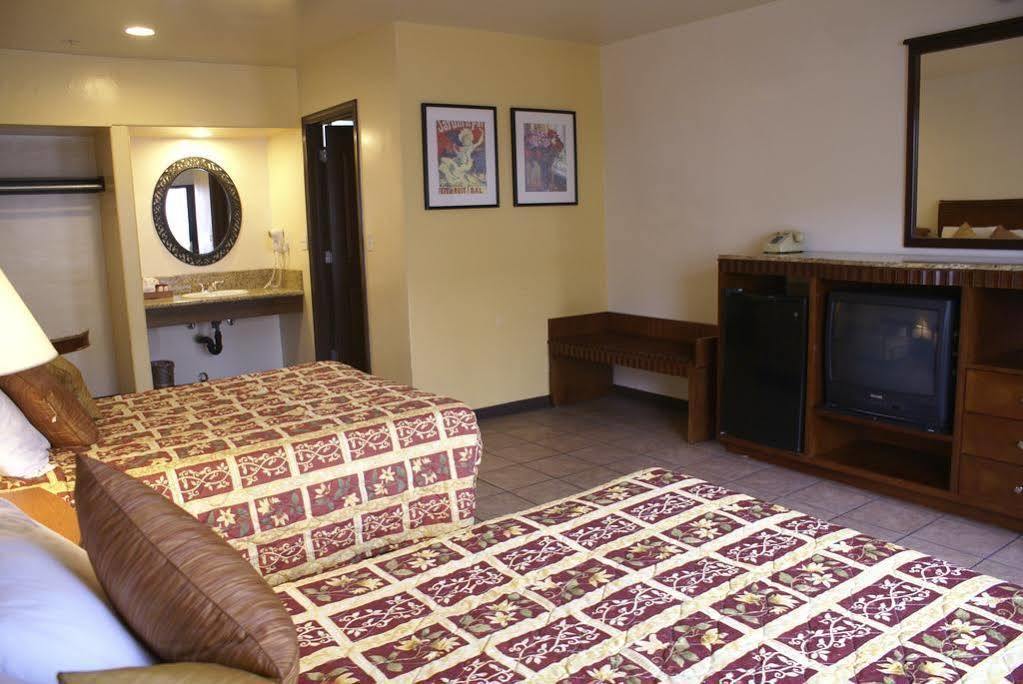 Motel Casa Bella Downtown La 2*